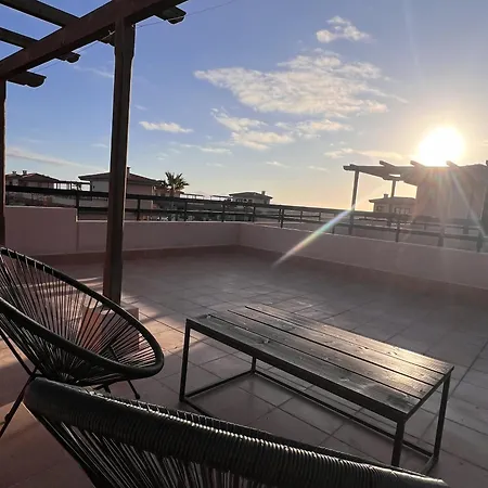 Pueblo Con Piscina