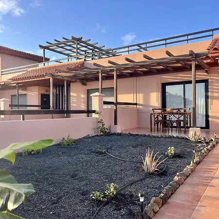 Pueblo Con Piscina *