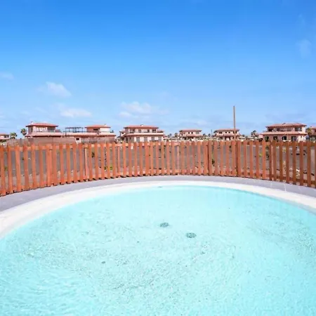 Pueblo Con Piscina 度假居 *