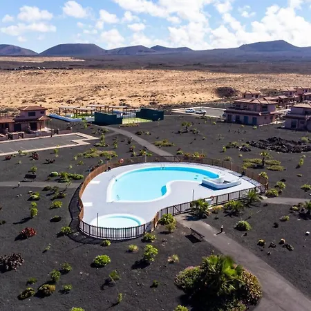 Pueblo Con Piscina * Majanicho