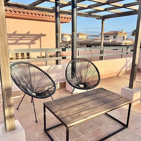 Pueblo Con Piscina Majanicho