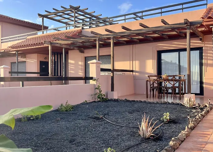 Pueblo Con Piscina *