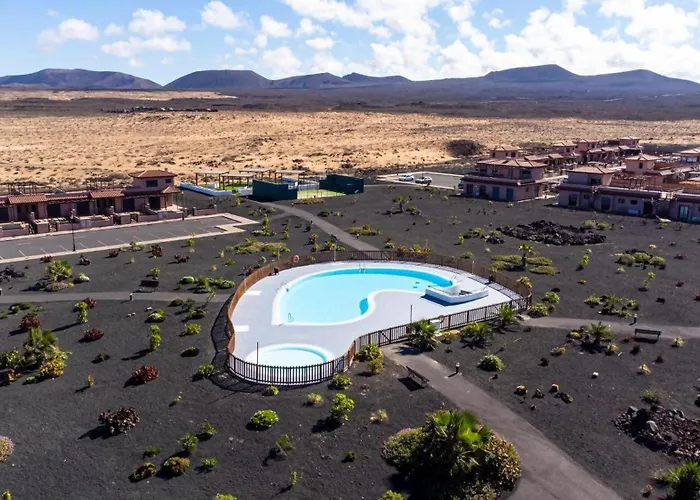 Pueblo Con Piscina * Majanicho