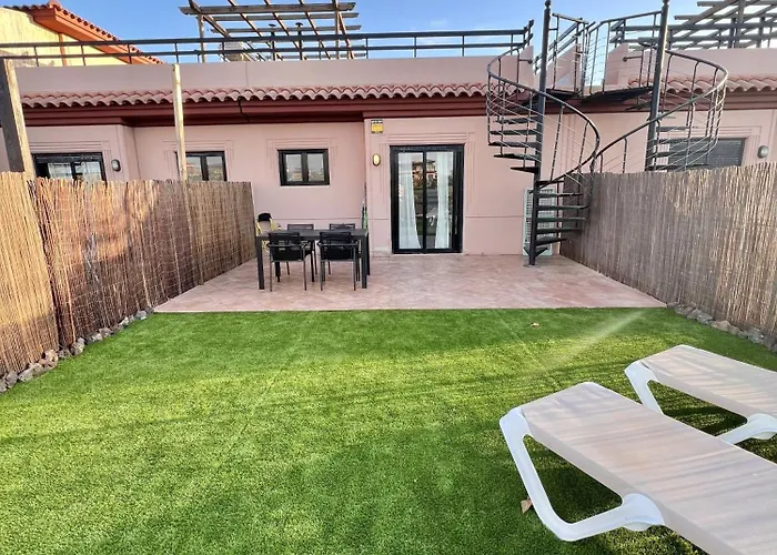 Pueblo Con Piscina * Majanicho