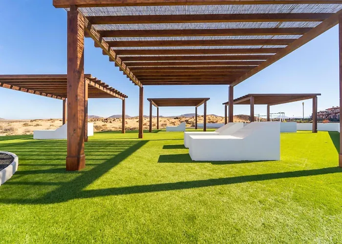 Pueblo Con Piscina *