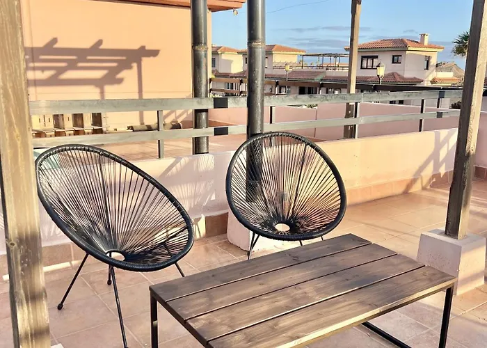 Pueblo Con Piscina Majanicho