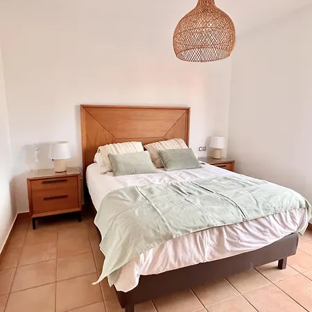 Pueblo Con Piscina Majanicho